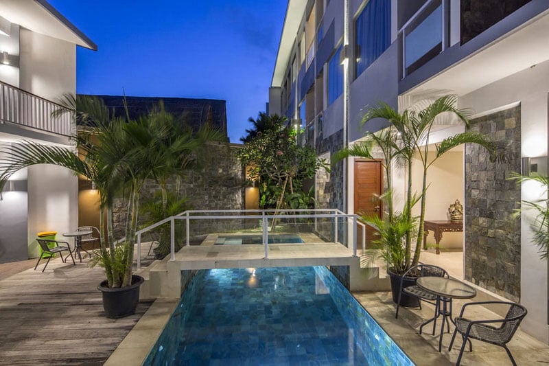 M-suite-jetted-tub-pool