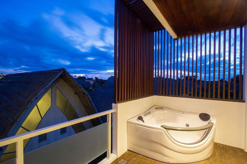 M-suite-jetted-tub