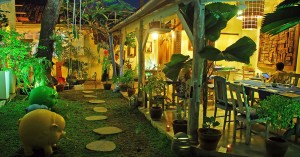 9 best late-night supper spots in Bali that open till midnight (or 24 hours)