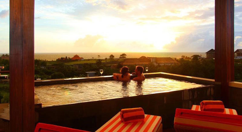 1-b-i-Kirana---Poolside--