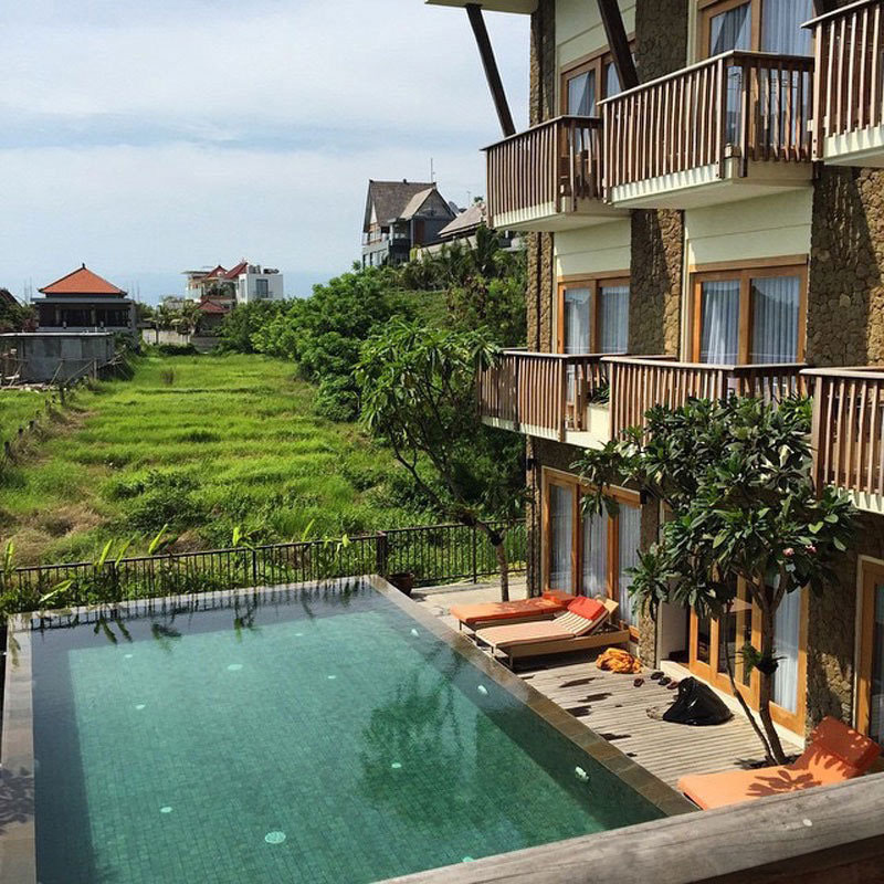 1-b-i-Kirana---Poolside-via-dhikasliqq