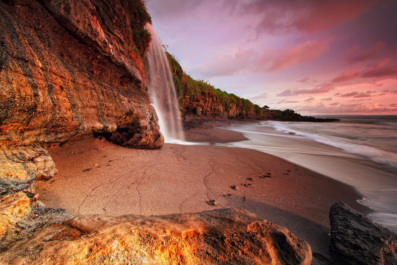2-c-melasti-waterfall-via-manbutur-photography