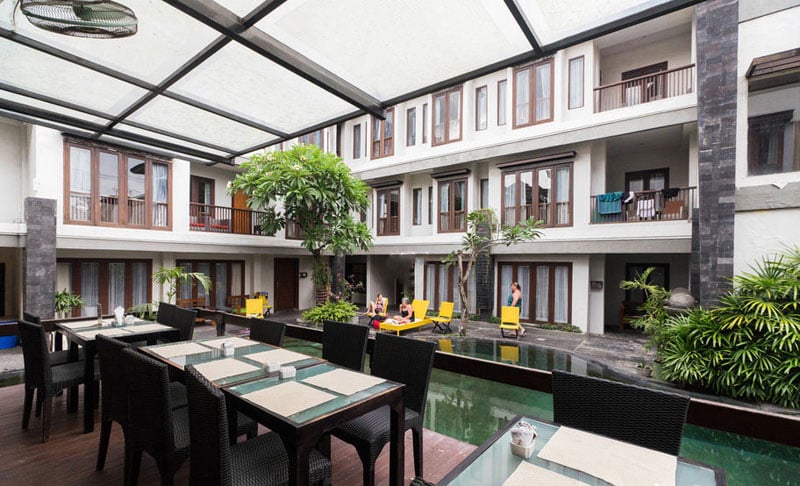 10-resto-pool-via-Oyster