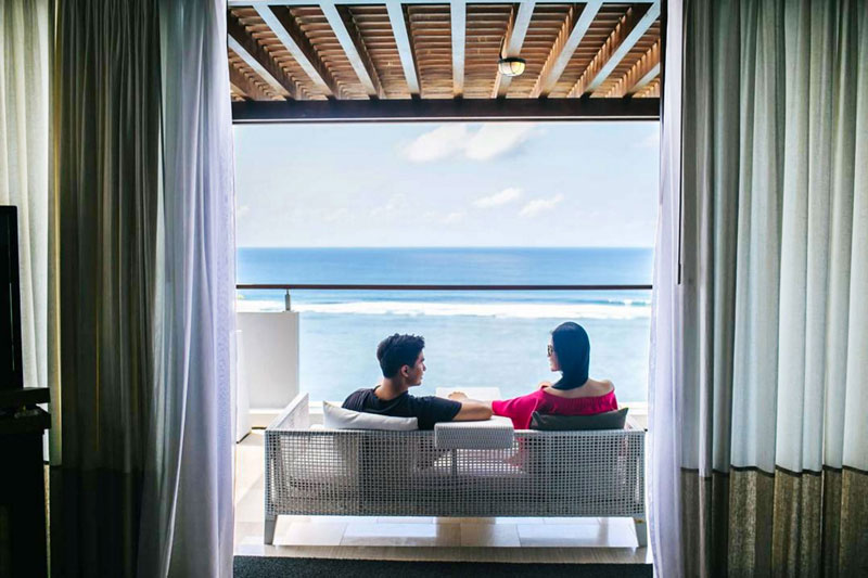 2-1-samabe-1-balcony-via-chelseaoliviaa