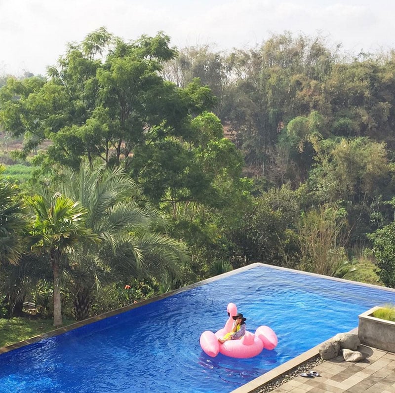 9-5-pool-via-kinanthihusodo