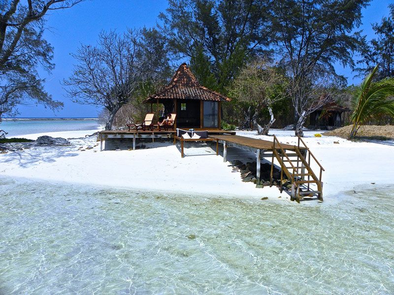 4-1-krakalisland-castaway-hut-by-kurakuraresort