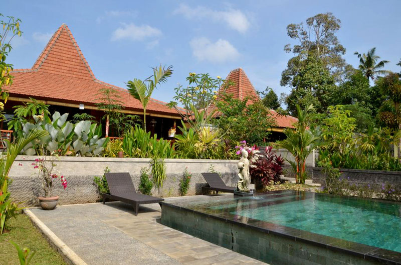 4-2-pool-by-Sari-Bamboo-Villas-4