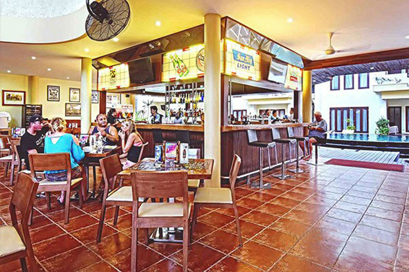 6-4-restaurant-by-kutatownhouses