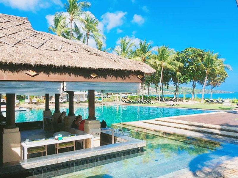 main-pool-bar-via-thedecoland