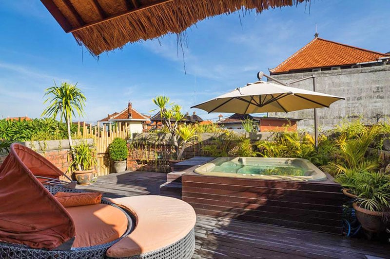 6-1-terrace-jacuzzi