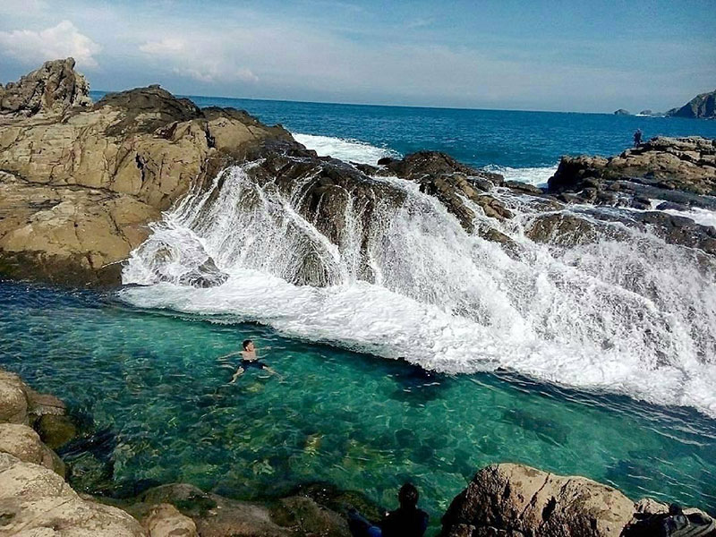 Wedi Ombo Beach Lady and Tides