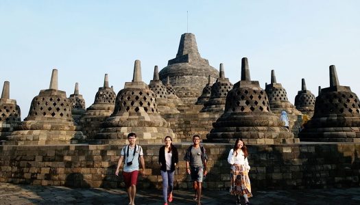 Yogyakarta and Central Java road trip: Scenic landscapes, mountains, secret beaches and sea of clouds!
