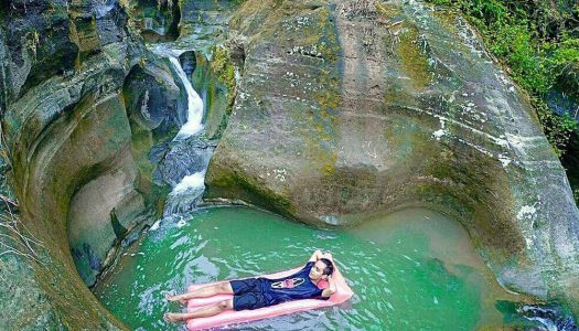 2 hours from Yogyakarta: 24 Things to do in Solo where you can find natural wonders, good batik and local food!