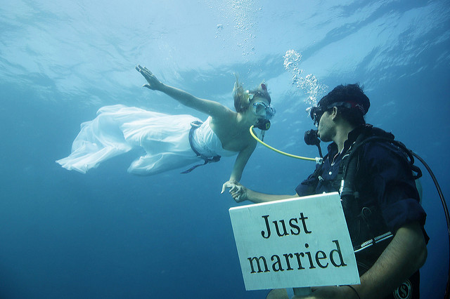 underwater-wedding-maldivesdiveguide