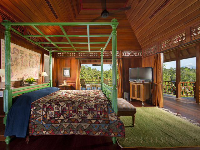 VillaKeliki-ColonialBedroom-hyperioninternational