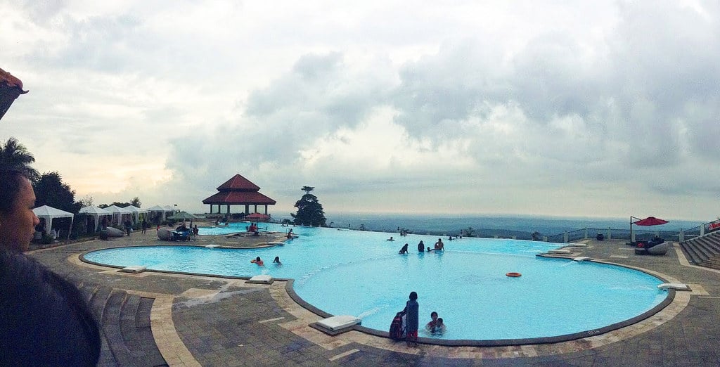 9 GiriTirtaResort-Pool-AninditaDwiAprilia-blogspot