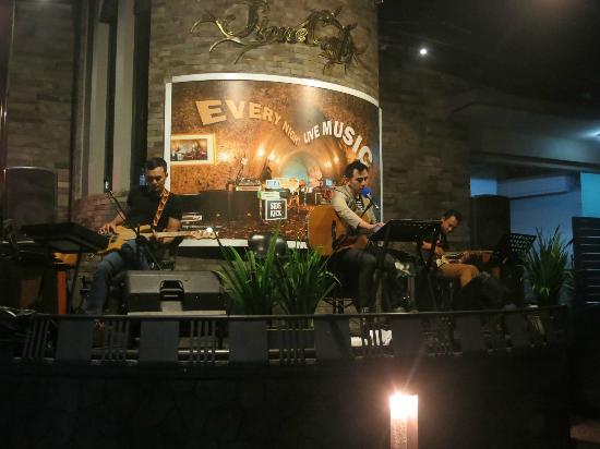 stone cafe live music via manajemen