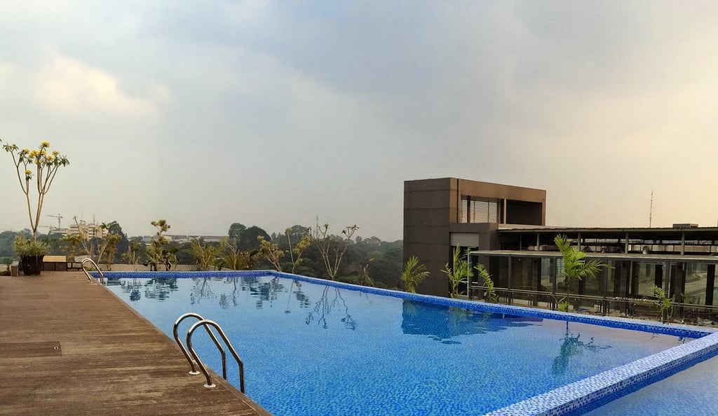 6 h clarity pool via indriputriani