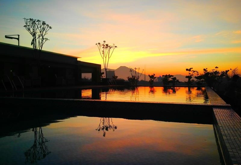 6 HClarity-Pool-Official-agoda
