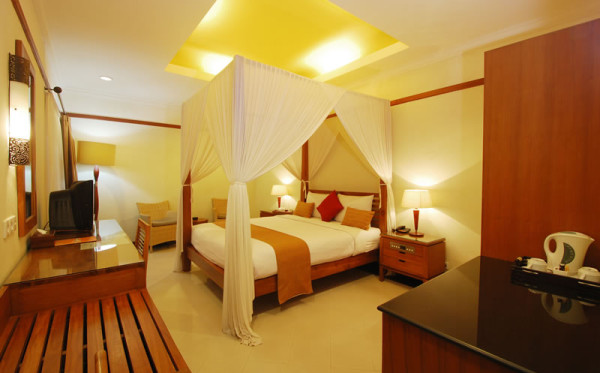 yulia beach inn