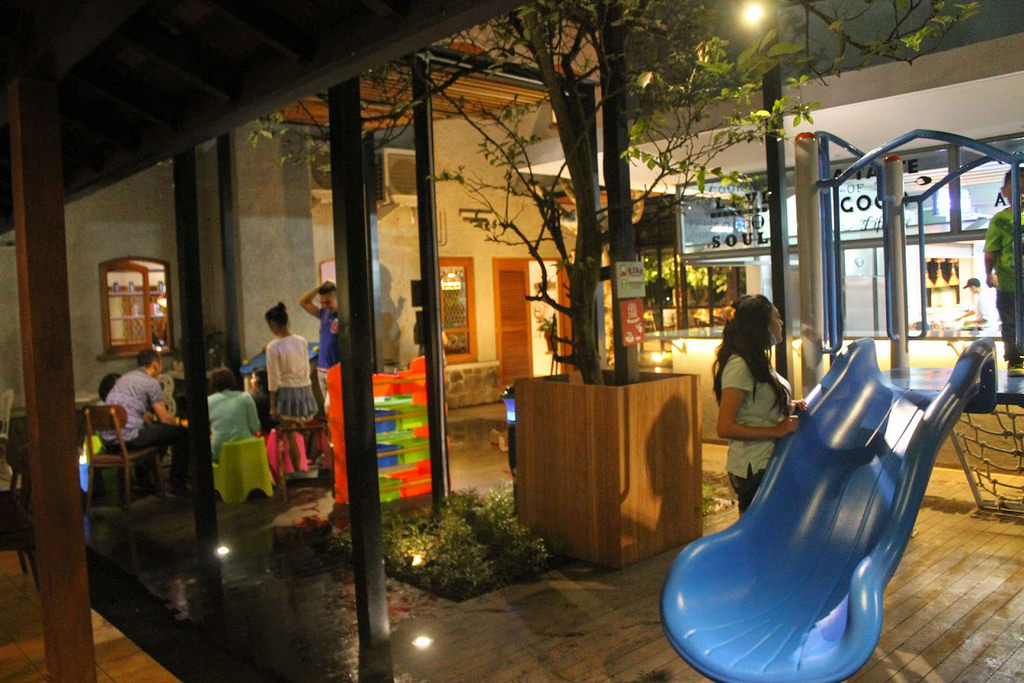 2-miss-bee-playground-via-awangesti