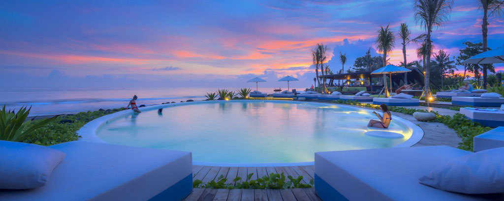 4-sunsetpool-komuneresortbali-thismagnificentlife-3