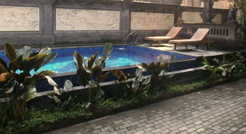 7. Warji House pool