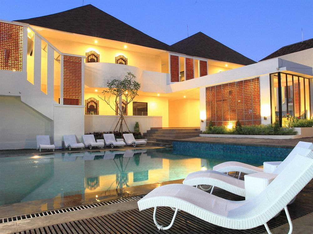 7-asana2-viaHotels.com