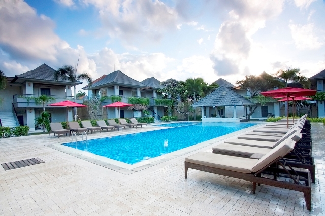 Dewi-Sri-Hotel-Pool2