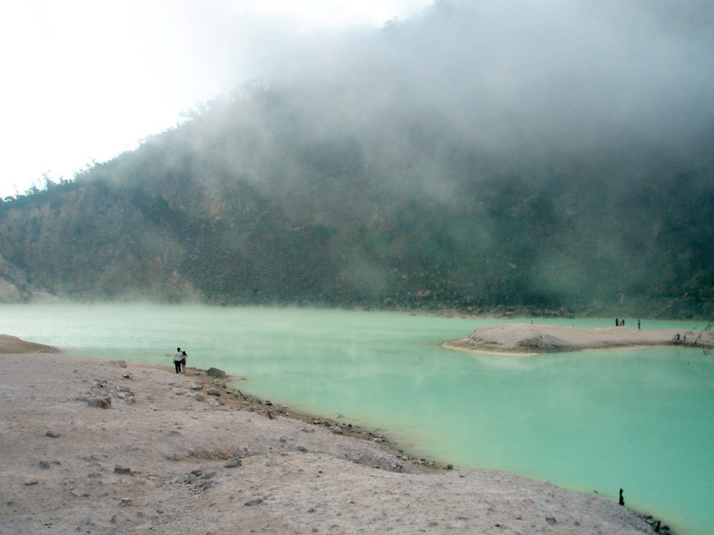 7-Kawah-Putih-by-Anne-Tannet