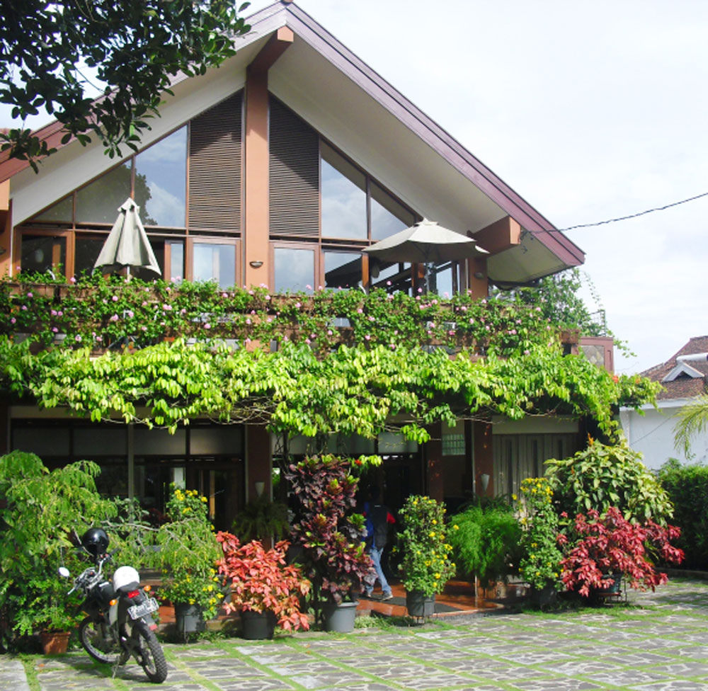 2-exterior-via-amanintia