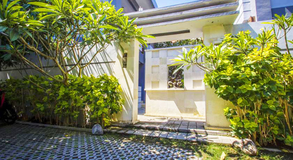 7.-Outside-of-Mesaribali-homestay
