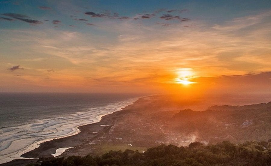 Parangtritis Beach-Paralayang-view-ekonovatriana-instagram