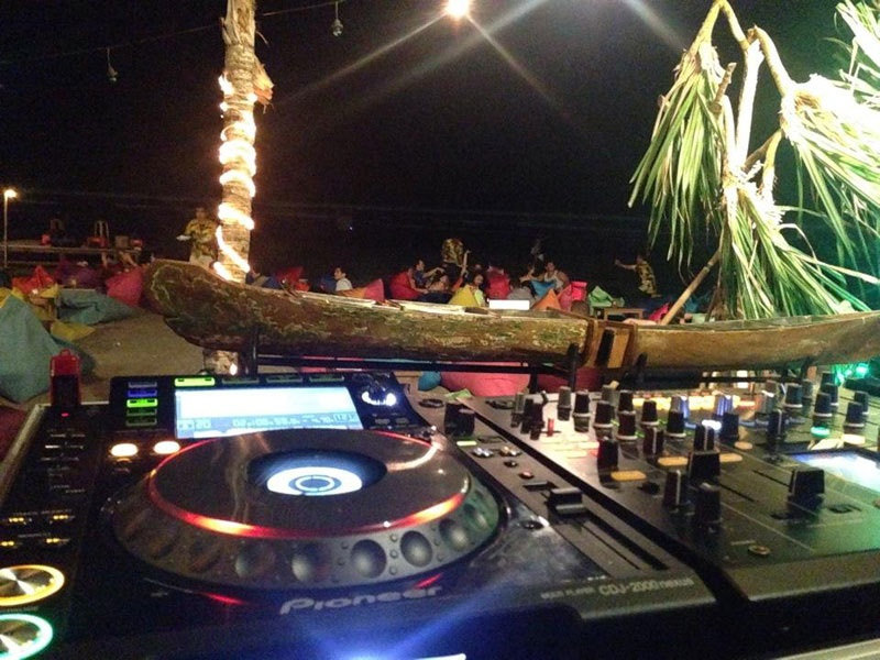 5-The-Sand-Beach-Bar-by-Yudia-A