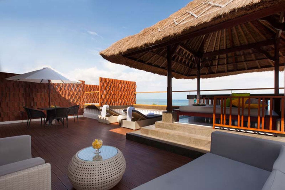 6-grand-aston-roof-ocean-front-suite-2