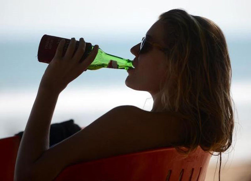 10-Beer-Vendors-by-AFP-Photo-Sonny-Tumbelaka-2