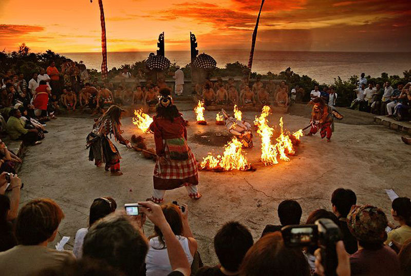 uluwatu kecak dance asiatravel