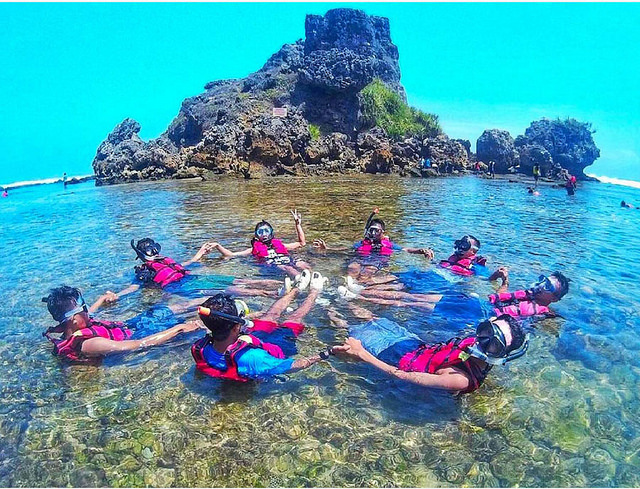 Nglambor Beach Snorkeling