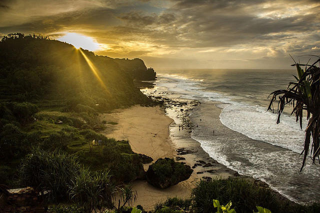 Watu Lawang Beach, Gunungkidul