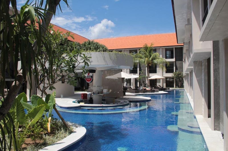 5-pool-bar-via-fidjy99