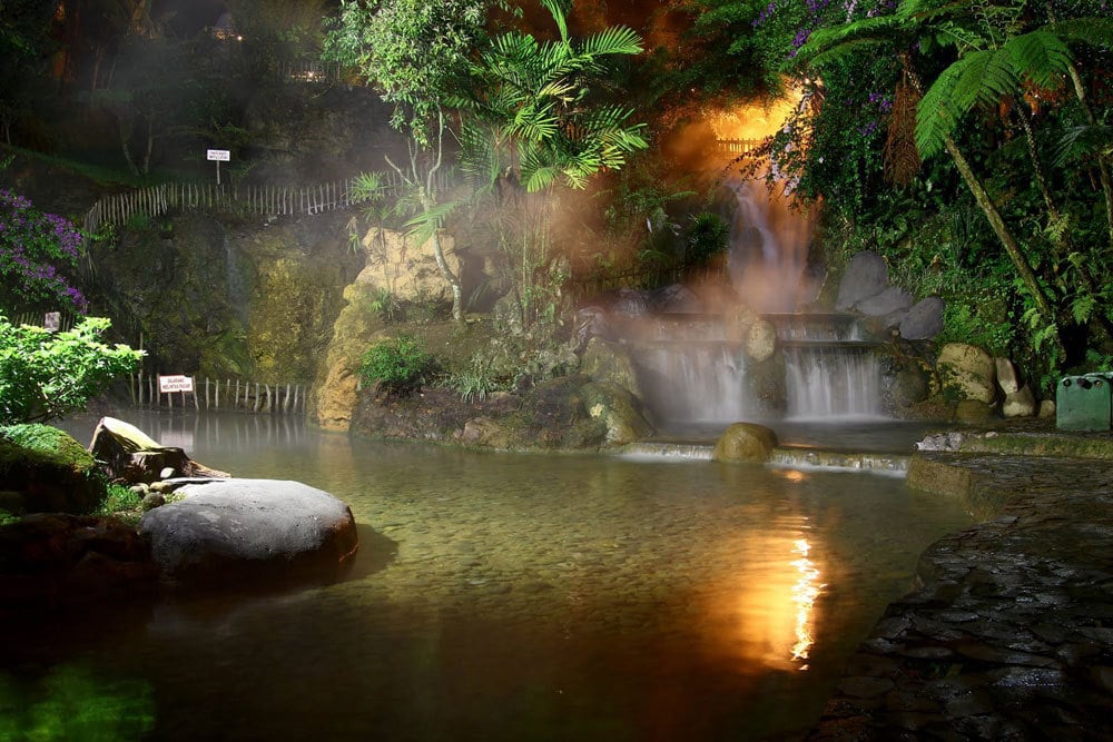 1-ciater_natural_hotspring_1_by_paddyandintan.jpg