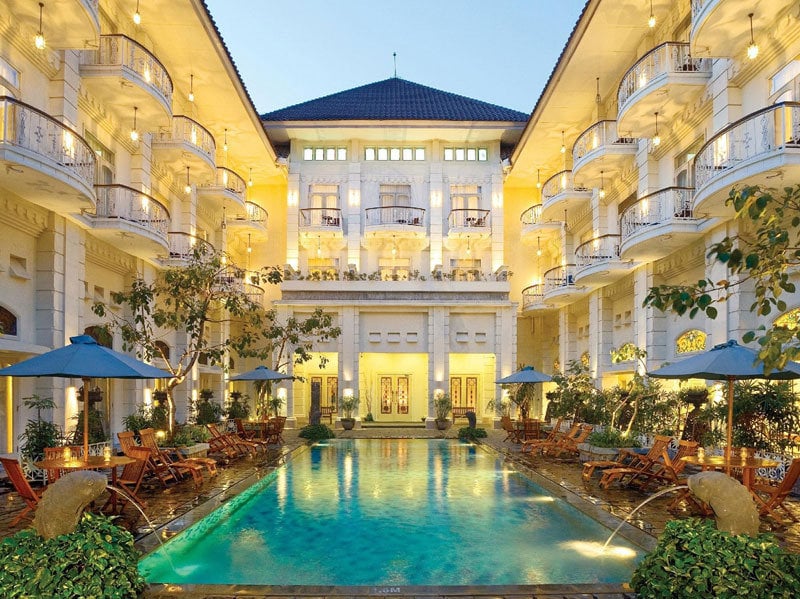 12.-The-Phoenix-Hotel-pool