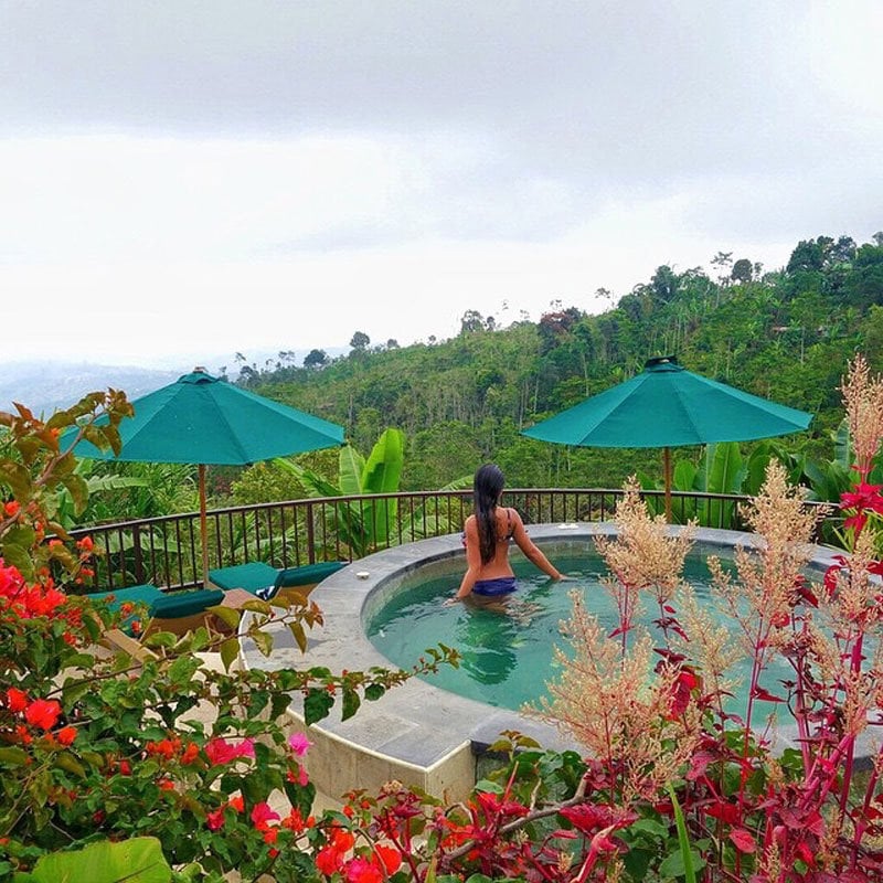 1ai-hot-tub-with-a-view-via-ellchintya