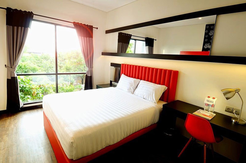 11-tune-hotel-room