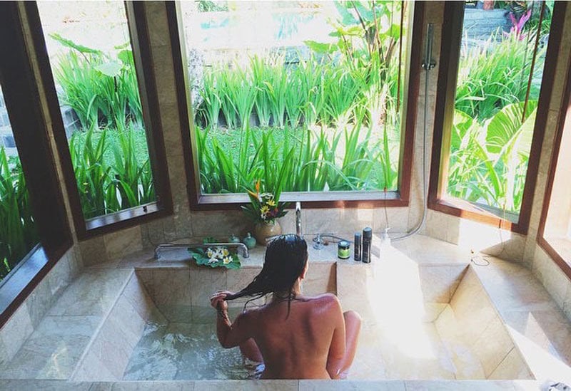 6-bathtub-via--alexandracuthill