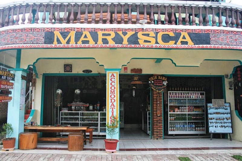 6-a-1-tuktuk-Marysca-Art-shop-via-johnkidly.com