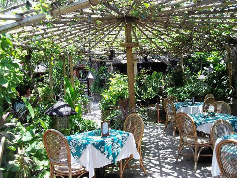 11-poppies-restaurant-by-sue