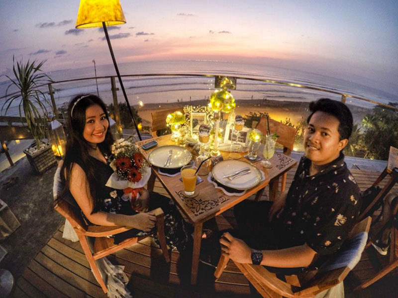 1-romantic-dinner-via-riickyptrd