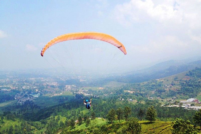 15-paragliding-puncak---by-bintang-mahacakrie