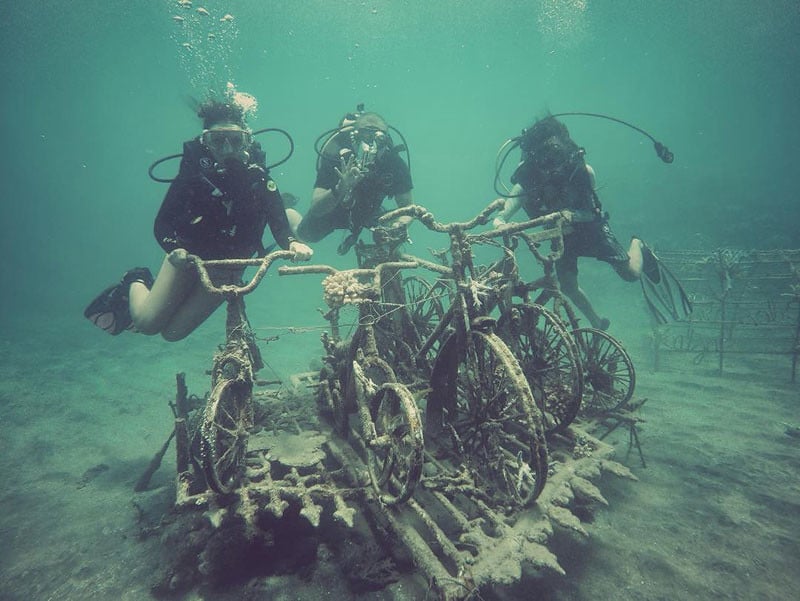 underwater-bike-via-leonislanders